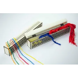 Nadelorganizer auf Holzsockel. Elfenbein, 60 Löcher OG-006