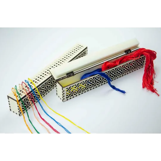 Organisateur pour aiguilles sur une base en bois. Ivoire, 60 trous OG-006