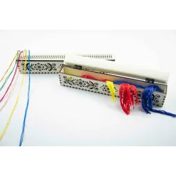 Organizer für Nadeln auf Holzfuß. Elfenbein, 100 Löcher OG-003