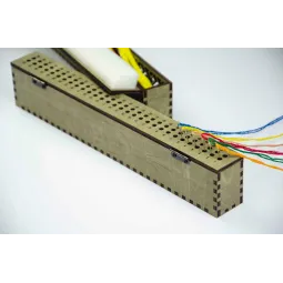 Organizer für Nadeln auf Holzbasis. Karpaten-Fichte, 60 Löcher OG-005