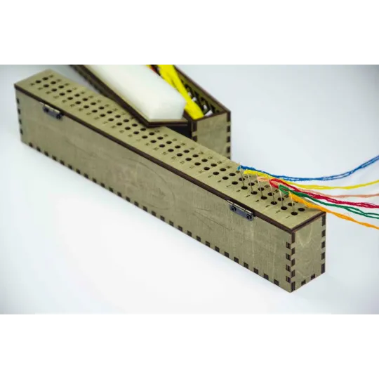 Органайзер для игл на деревянной основе. Карпатская ель, 60 отверстий OG-005