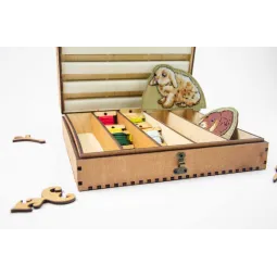 Organisateur pour aiguilles sur une base en bois. Noyer, 210 trous OG-064