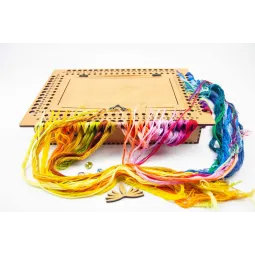 Organizer für Nadeln auf Holzfuß. Walnuss, 66 Löcher OG-071