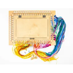 Organizer für Nadeln auf Holzfuß. Walnuss, 66 Löcher OG-071