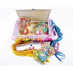 Organisateur pour aiguilles sur une base en bois. Lavande, 66 trous OG-079