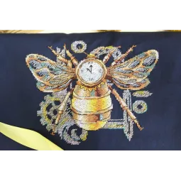 Vandenyje tirpus drobės kryželiu siuvinėjimo rinkinys "Bumblebee" SV-808
