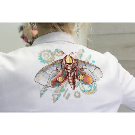 Water-soluble canvas cross stitch kit "Hawkmoth" SV-810