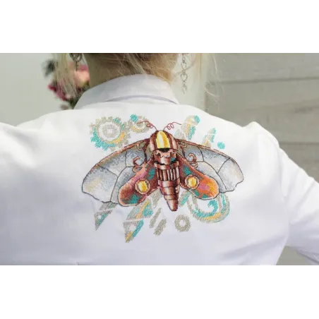 Water-soluble canvas cross stitch kit "Hawkmoth" SV-810