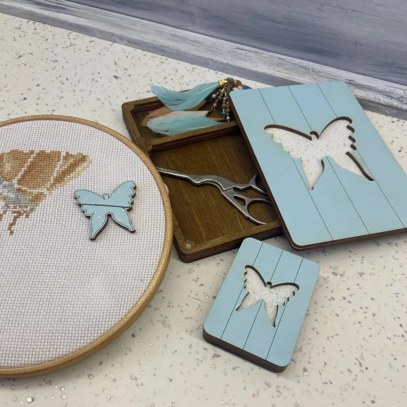 Деревянный игольный футляр "Бабочка" KF056/13