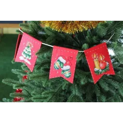 Kit de point de croix sur feutre "Garland - Ambiance du Nouvel An (7 drapeaux)" ST-1017