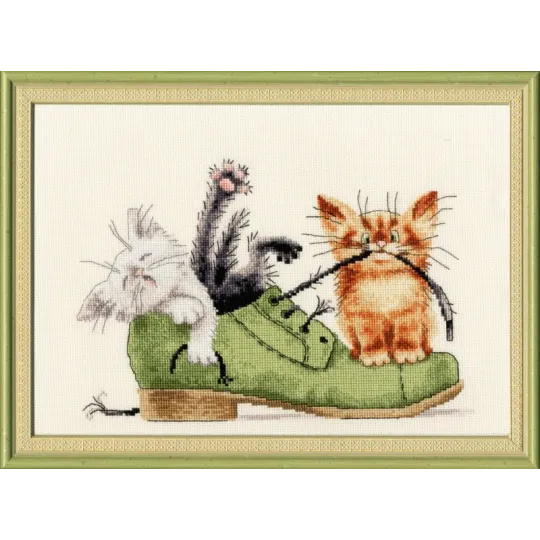 (Discontinued) Cross stitch kit "Kittens in a Shoe" 24 x 17 cm S/VK033