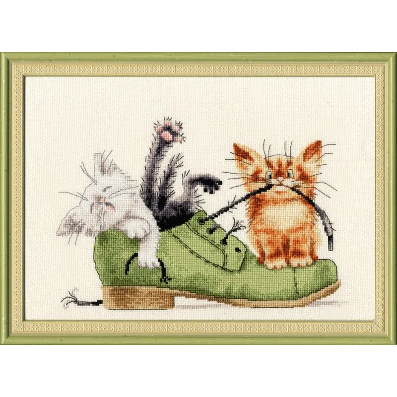 (Discontinued) Cross stitch kit "Kittens in a Shoe" 24 x 17 cm S/VK033