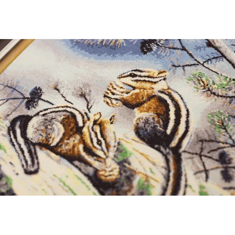 (Nicht mehr lieferbar) Kreuzstich-Set "Streifenhörnchen" 42 × 34.8 cm S/Z057