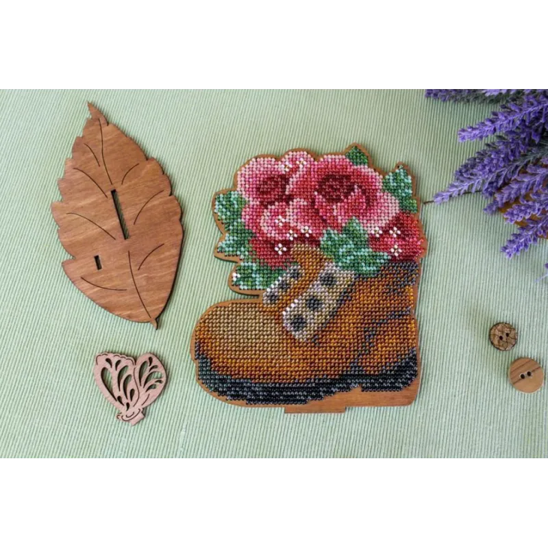 Broderie perlée sur socle en bois "Beauté du jardin" SO-097