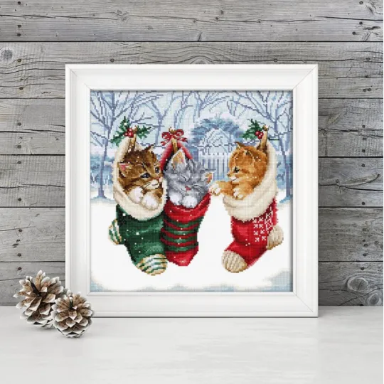 Suskaičiuotas dygsnio kryželiu rinkinys "Snowy Kitties" 24x24cm SLETIL8087