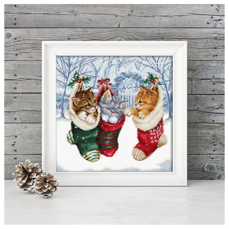 Suskaičiuotas dygsnio kryželiu rinkinys "Snowy Kitties" 24x24cm SLETIL8087