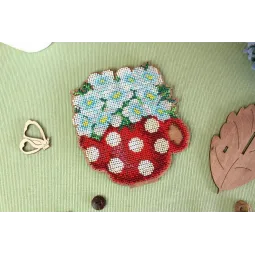 Broderie de perles sur socle en bois "Composition inhabituelle" SO-098