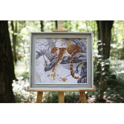 (C) Counted cross stitch kit "Leopard on a tree" S/DZH047