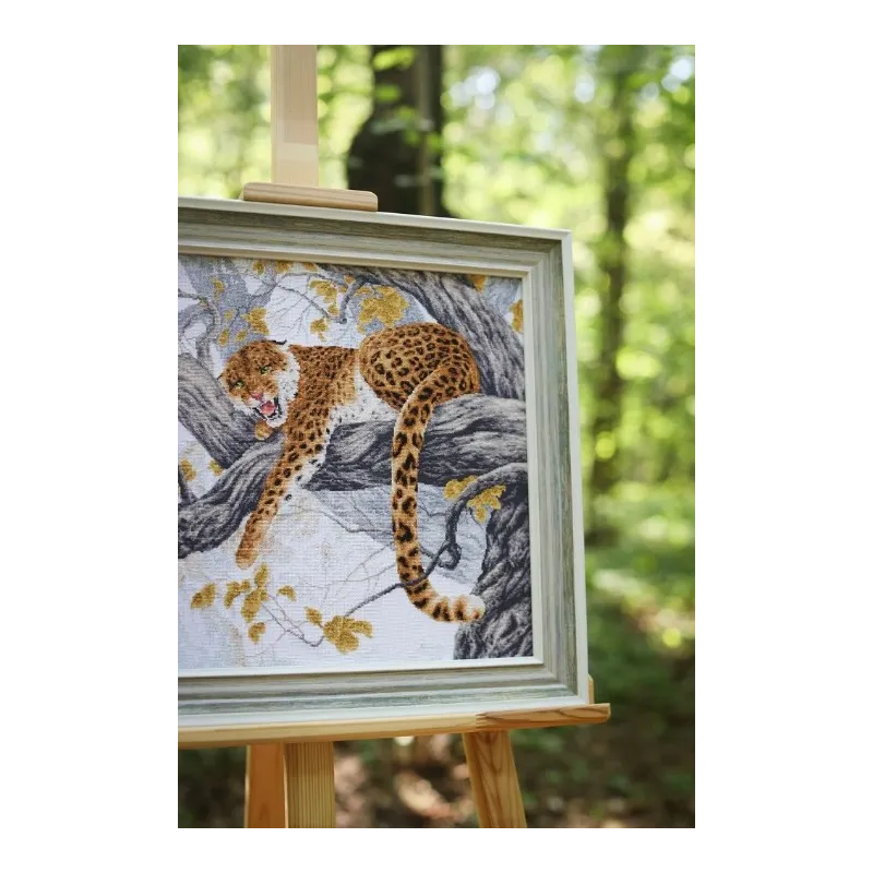 (C) Suskaičiuotas dygsnio kryželiu rinkinys „Leopardas ant medžio“ S/DZH047