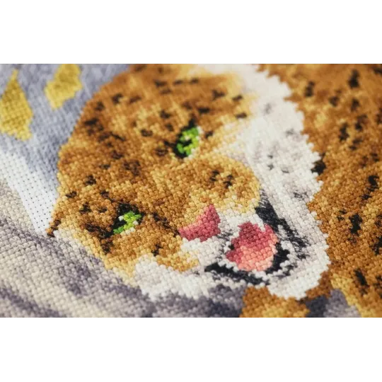 (C) Suskaičiuotas dygsnio kryželiu rinkinys „Leopardas ant medžio“ S/DZH047