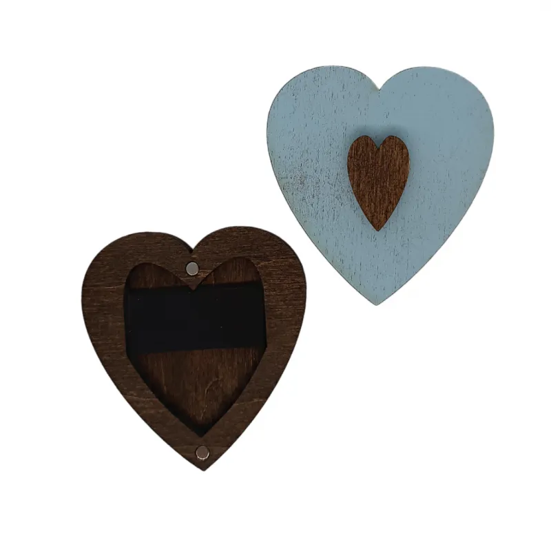 Etui à aiguilles en bois. Coeur bleu KF056/100B