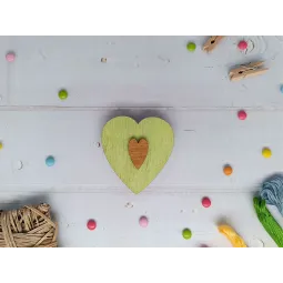 Wooden needle case. Green heart KF056/100G