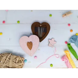 Nadeletui aus Holz. Rosa Herz KF056/100P