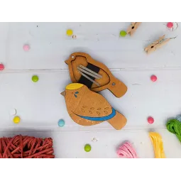 Medinė siuvimo adatų dėžutė. Mėlynas paukštelis KF056/110-1