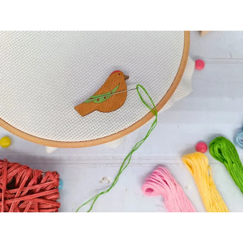 Магнитный держатель для игл. Птица зеленая KF059/200-2