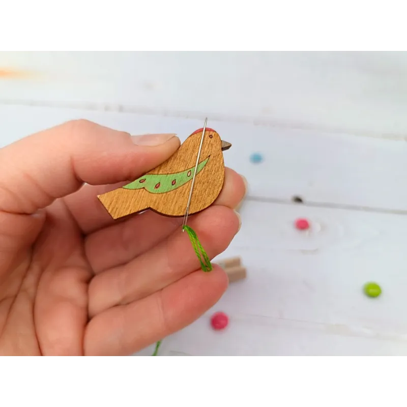 Магнитный держатель для игл. Птица зеленая KF059/200-2