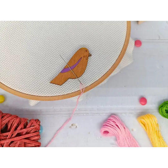 Magnetinis adatos laikiklis. Paukštis violetinis KF059/200-3