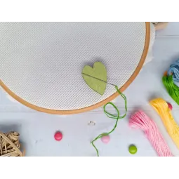 Magnetischer Nadelhalter. Grünes Herz KF059/61G