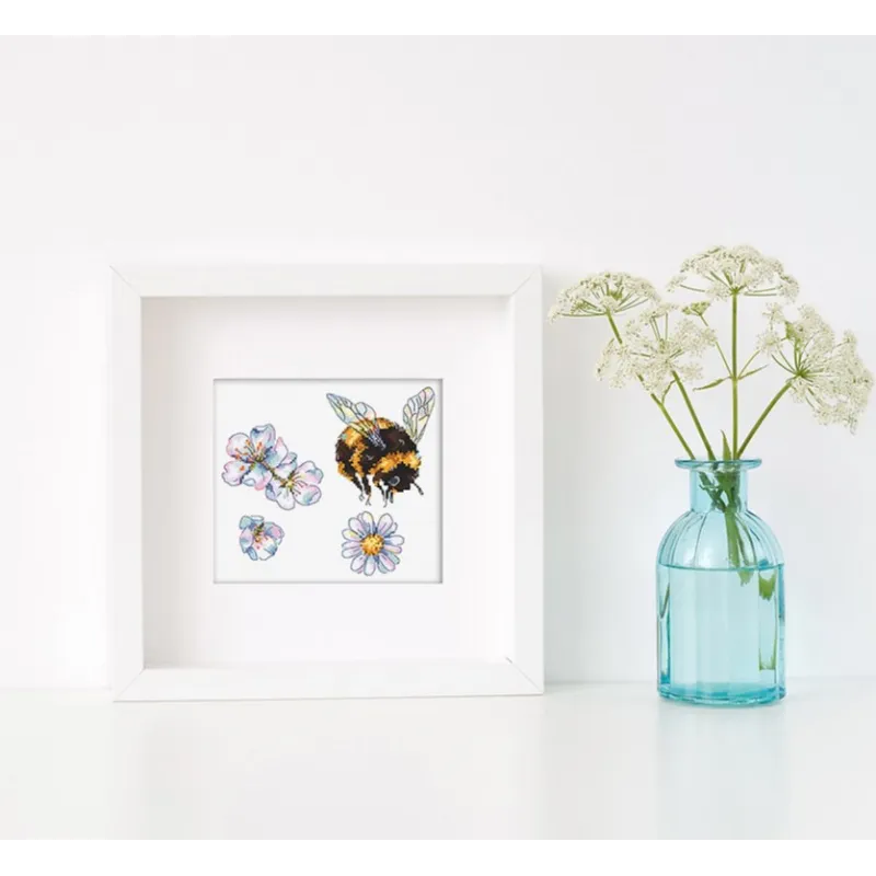 Cross-stitch "Furry Bumblebee" 16x14cm SLETIL8820