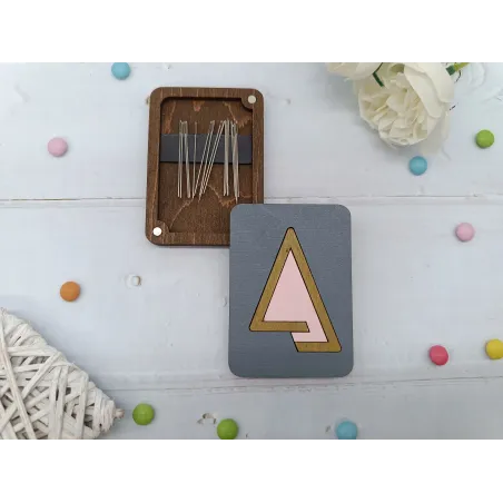 Деревянный футляр для игл. Розовый треугольник KF056/106