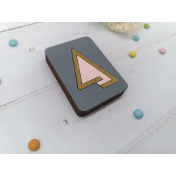 Wooden needle case. Pink triangle KF056/106