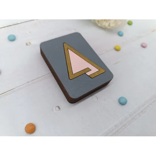Wooden needle case. Pink triangle KF056/106