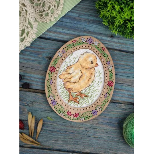 Cross-stich on wooden base "Miniature. Chicken on a walk" SO-114