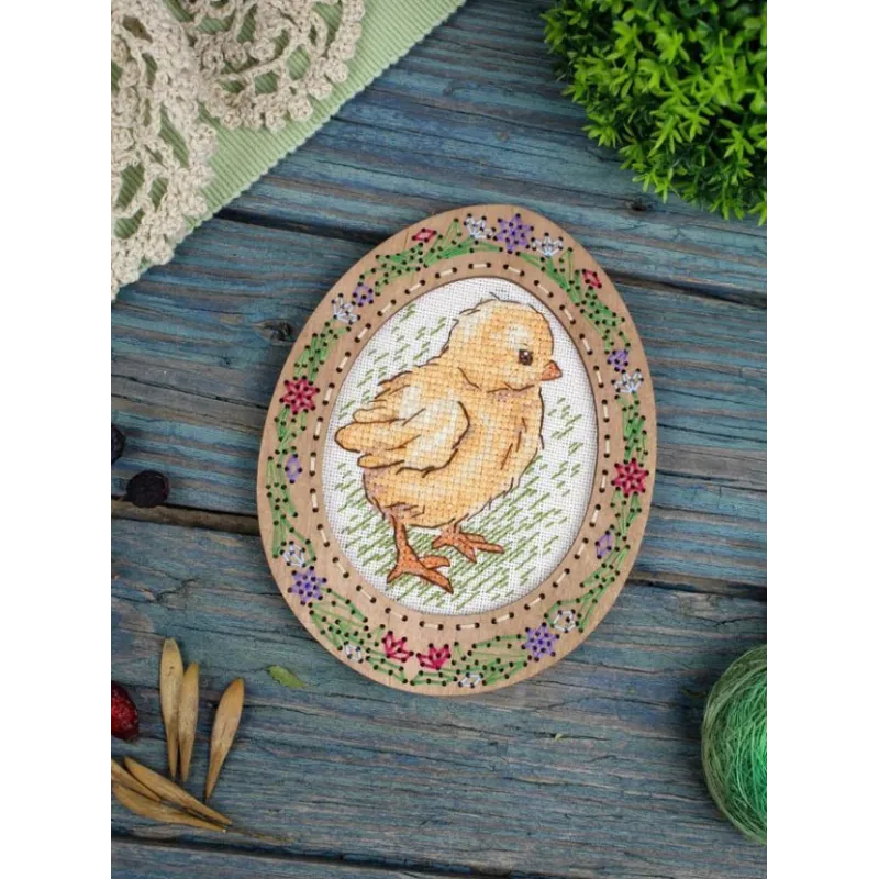 Cross-stich on wooden base "Miniature. Chicken on a walk" SO-114