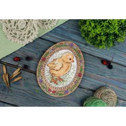 Cross-stich on wooden base "Miniature. Chicken on a walk" SO-114