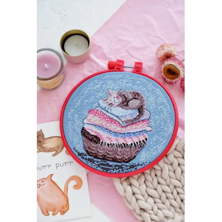 Kreuzstich-Sets mit Stickrahmen Kitty 15x15 cm AAHM-008