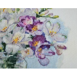 Kryželio siuvinėjimo rinkinys Pirmoji puokštė 17x17 cm AAH-228