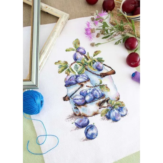 Cross stitch kit "Garden plums" SNV-877