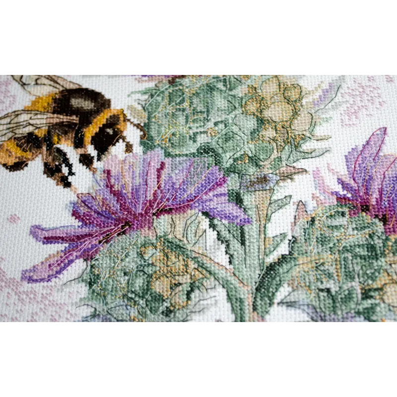 Cross-stitch kits - Hunting for nectar AAH-188