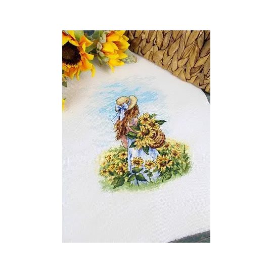 Cross stitch kit "Across the sunny field" SNV-849