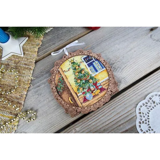 Cross-stitch kit on wooden base "Miniature. Holiday" SO-118