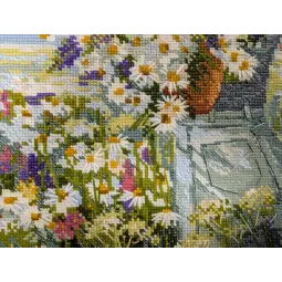 Cross stitch kit "Chamomile Happiness" 24x30 cm SR2253