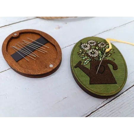 Case à aiguille en bois. Fleurs KF056 / 121G