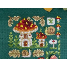 Kryželio siuvinėjimo rinkinys "Mini Sampler. Musmirės namelis" SNV-944