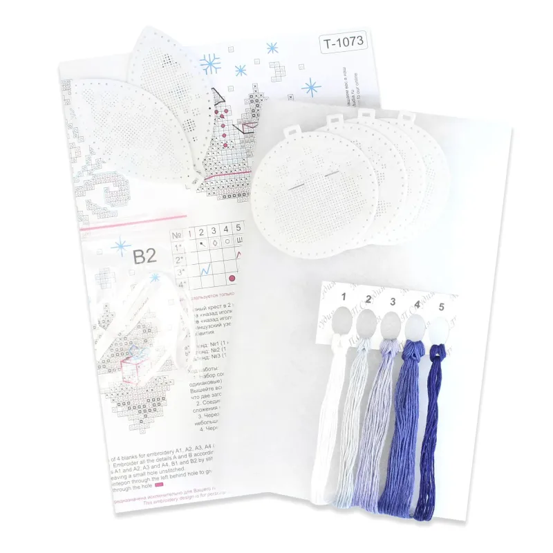 Kit de point de croix "Jouets du nouvel an n° 2. Lot de 3" ST-1073