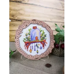 Kreuzstich auf Holzgrund "Miniatur. Haus im Regal" SO-108